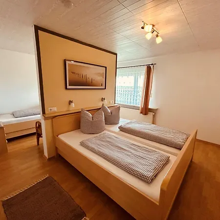 Pension zum Krug Hergolding Zimmer foto